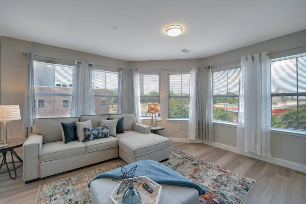 Beautiful 2Br Apt/Ewr Airport/King /Free Parking Newark Exterior photo