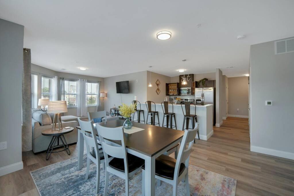 Beautiful 2Br Apt/Ewr Airport/King /Free Parking Newark Exterior photo