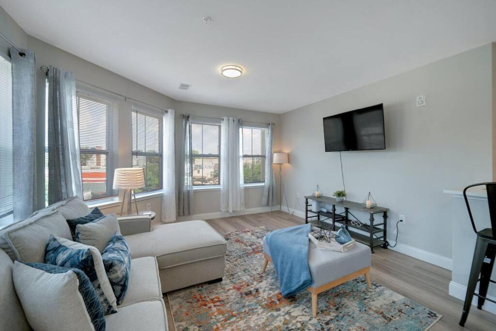 Beautiful 2Br Apt/Ewr Airport/King /Free Parking Newark Exterior photo