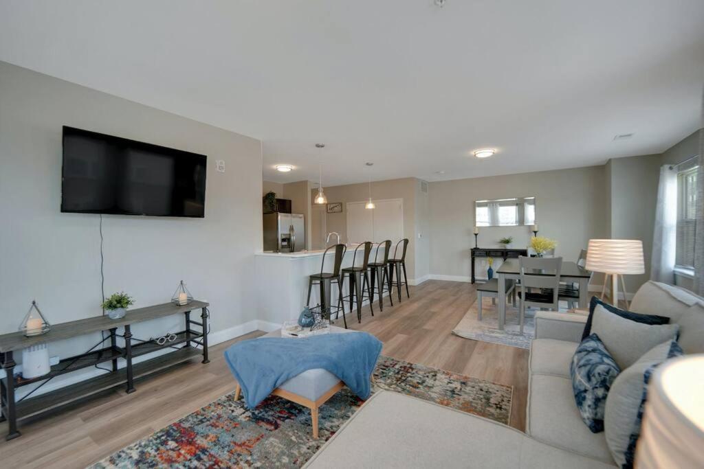 Beautiful 2Br Apt/Ewr Airport/King /Free Parking Newark Exterior photo