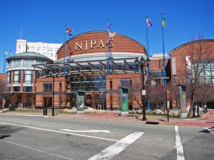 Beautiful 2Br Apt/Ewr Airport/King /Free Parking Newark Exterior photo